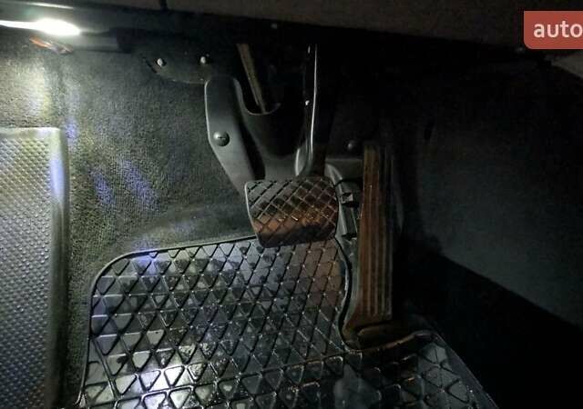 Сірий Фольксваген Пассат, об'ємом двигуна 1.97 л та пробігом 318 тис. км за 8800 $, фото 4 на Automoto.ua