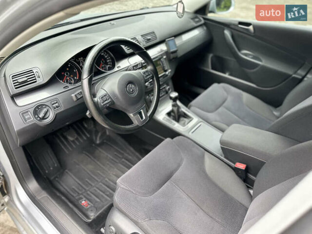 Серый Фольксваген Пассат, объемом двигателя 1.6 л и пробегом 290 тыс. км за 7500 $, фото 16 на Automoto.ua