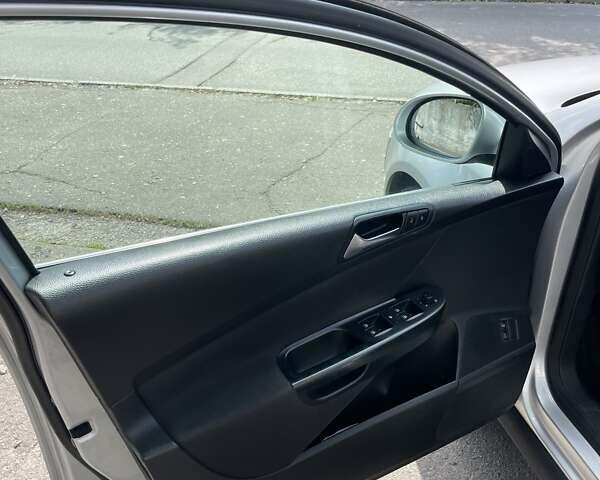 Серый Фольксваген Пассат, объемом двигателя 1.8 л и пробегом 370 тыс. км за 6299 $, фото 12 на Automoto.ua