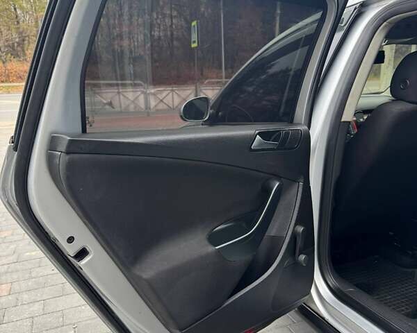 Серый Фольксваген Пассат, объемом двигателя 1.6 л и пробегом 350 тыс. км за 6200 $, фото 19 на Automoto.ua