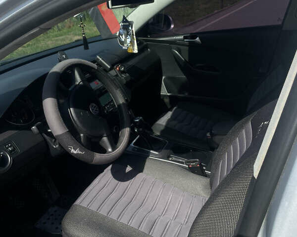 Серый Фольксваген Пассат, объемом двигателя 1.6 л и пробегом 300 тыс. км за 5000 $, фото 3 на Automoto.ua