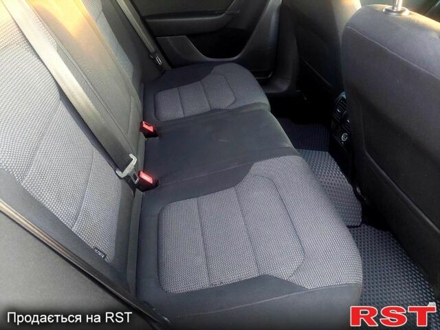 Сірий Фольксваген Пассат, об'ємом двигуна 2 л та пробігом 271 тис. км за 9500 $, фото 5 на Automoto.ua