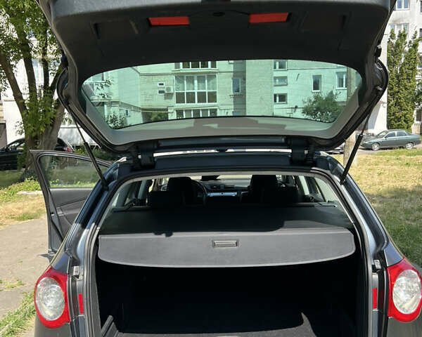 Серый Фольксваген Пассат, объемом двигателя 1.97 л и пробегом 325 тыс. км за 7699 $, фото 29 на Automoto.ua