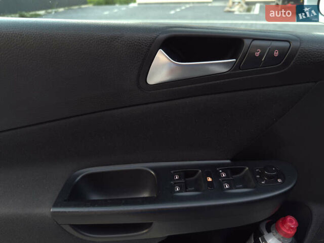 Сірий Фольксваген Пассат, об'ємом двигуна 1.6 л та пробігом 281 тис. км за 8350 $, фото 34 на Automoto.ua