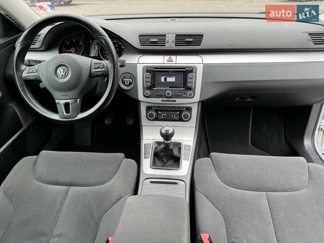 Серый Фольксваген Пассат, объемом двигателя 2 л и пробегом 236 тыс. км за 8800 $, фото 22 на Automoto.ua