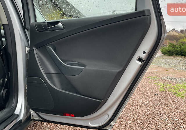 Серый Фольксваген Пассат, объемом двигателя 1.6 л и пробегом 245 тыс. км за 6500 $, фото 35 на Automoto.ua