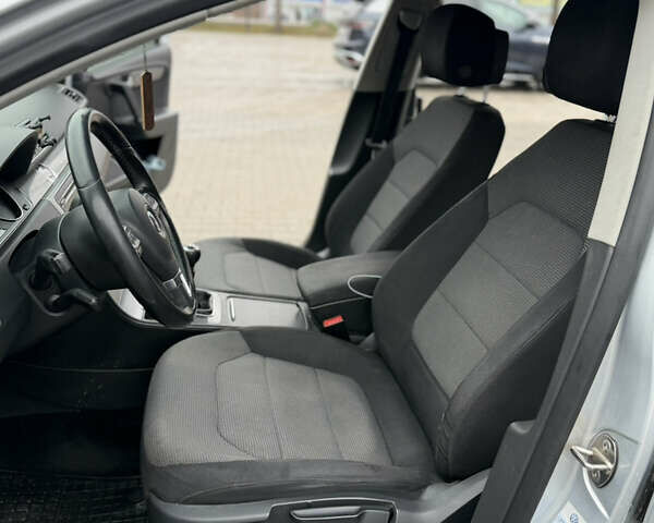 Серый Фольксваген Пассат, объемом двигателя 1.97 л и пробегом 239 тыс. км за 8350 $, фото 25 на Automoto.ua