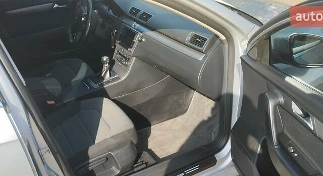 Серый Фольксваген Пассат, объемом двигателя 1.6 л и пробегом 292 тыс. км за 11000 $, фото 4 на Automoto.ua