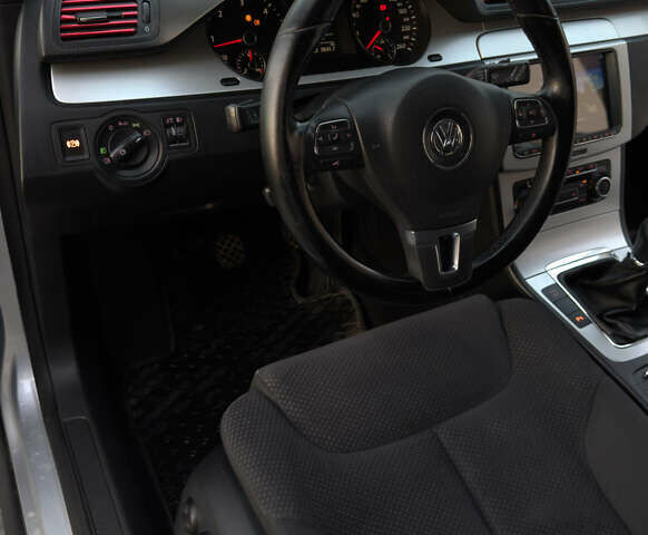 Сірий Фольксваген Пассат, об'ємом двигуна 1.6 л та пробігом 281 тис. км за 8350 $, фото 26 на Automoto.ua