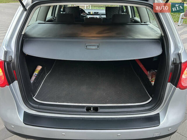 Сірий Фольксваген Пассат, об'ємом двигуна 1.6 л та пробігом 244 тис. км за 5750 $, фото 13 на Automoto.ua