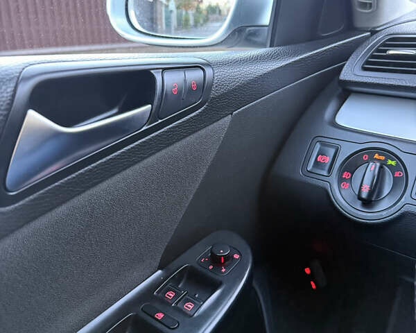 Фольксваген Пассат 2010 в Виннице на Automoto.ua Серый Фольксваген Пассат, объемом двигателя 1.97 л и пробегом 260 тыс. км за 6899 $, фото 30 на Automoto.ua