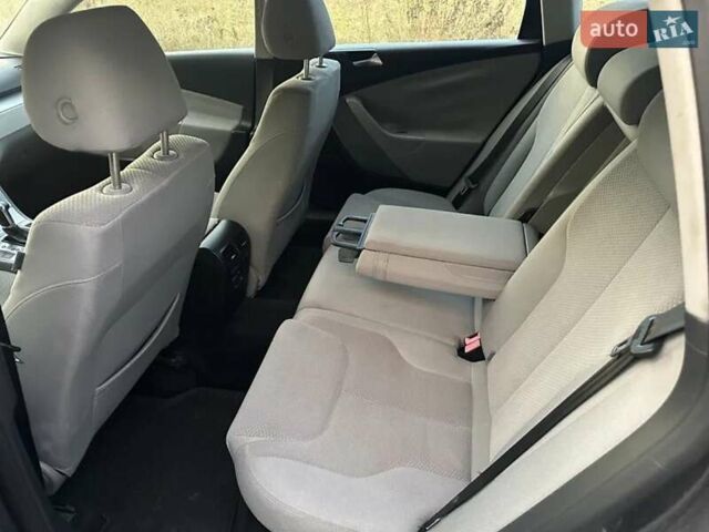 Серый Фольксваген Пассат, объемом двигателя 1.9 л и пробегом 346 тыс. км за 4300 $, фото 4 на Automoto.ua