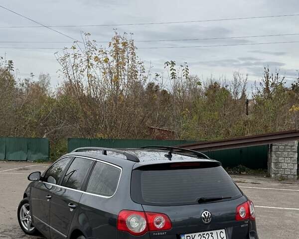 Серый Фольксваген Пассат, объемом двигателя 1.6 л и пробегом 357 тыс. км за 7300 $, фото 1 на Automoto.ua