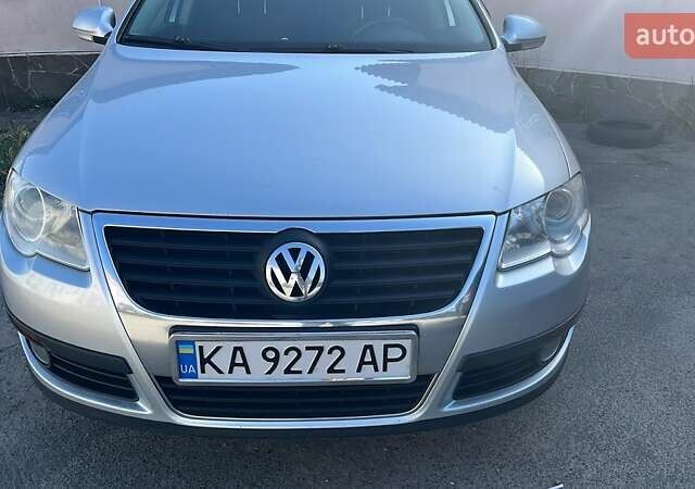 Серый Фольксваген Пассат, объемом двигателя 1.8 л и пробегом 250 тыс. км за 7500 $, фото 1 на Automoto.ua