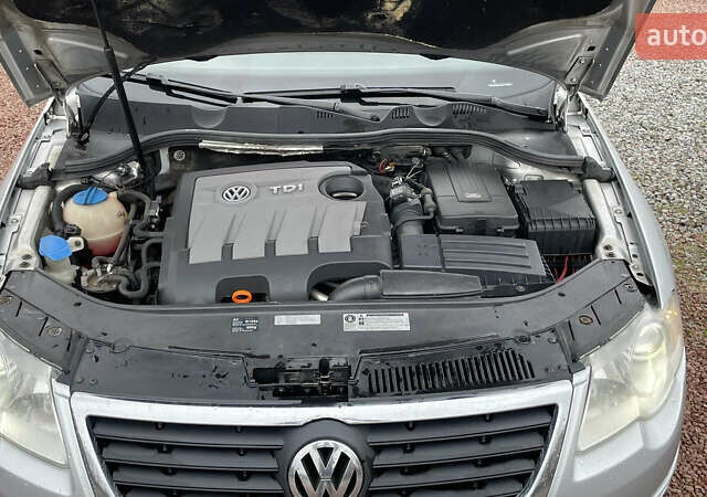 Серый Фольксваген Пассат, объемом двигателя 1.6 л и пробегом 245 тыс. км за 6500 $, фото 42 на Automoto.ua