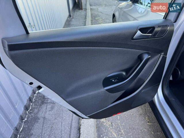 Сірий Фольксваген Пассат, об'ємом двигуна 1.4 л та пробігом 211 тис. км за 7850 $, фото 16 на Automoto.ua