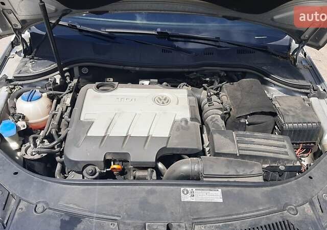 Серый Фольксваген Пассат, объемом двигателя 1.97 л и пробегом 208 тыс. км за 8200 $, фото 11 на Automoto.ua