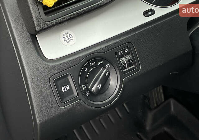 Серый Фольксваген Пассат, объемом двигателя 1.6 л и пробегом 245 тыс. км за 6500 $, фото 19 на Automoto.ua