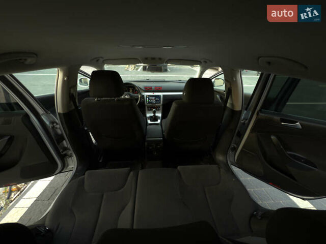 Сірий Фольксваген Пассат, об'ємом двигуна 1.6 л та пробігом 281 тис. км за 8350 $, фото 18 на Automoto.ua