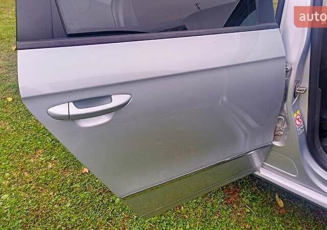 Серый Фольксваген Пассат, объемом двигателя 1.6 л и пробегом 248 тыс. км за 5900 $, фото 4 на Automoto.ua