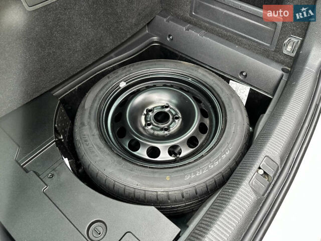 Серый Фольксваген Пассат, объемом двигателя 1.6 л и пробегом 290 тыс. км за 7500 $, фото 22 на Automoto.ua