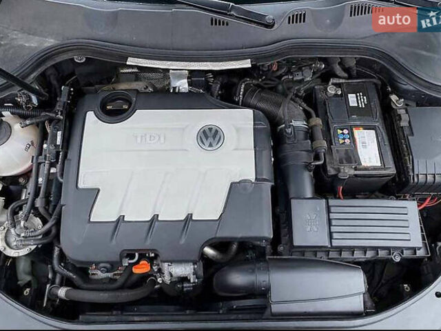 Серый Фольксваген Пассат, объемом двигателя 2 л и пробегом 302 тыс. км за 7300 $, фото 2 на Automoto.ua