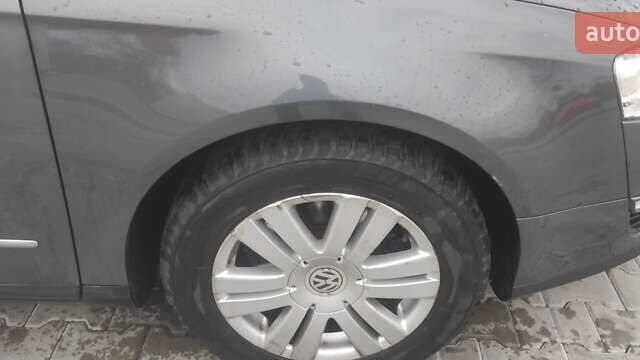 Серый Фольксваген Пассат, объемом двигателя 2 л и пробегом 212 тыс. км за 7400 $, фото 6 на Automoto.ua