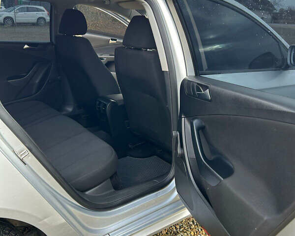 Серый Фольксваген Пассат, объемом двигателя 1.97 л и пробегом 280 тыс. км за 5950 $, фото 11 на Automoto.ua