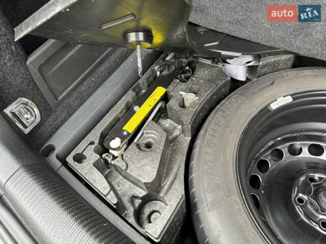 Серый Фольксваген Пассат, объемом двигателя 2 л и пробегом 236 тыс. км за 8800 $, фото 17 на Automoto.ua