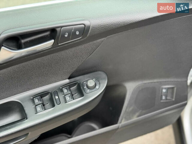 Серый Фольксваген Пассат, объемом двигателя 2 л и пробегом 236 тыс. км за 8800 $, фото 9 на Automoto.ua