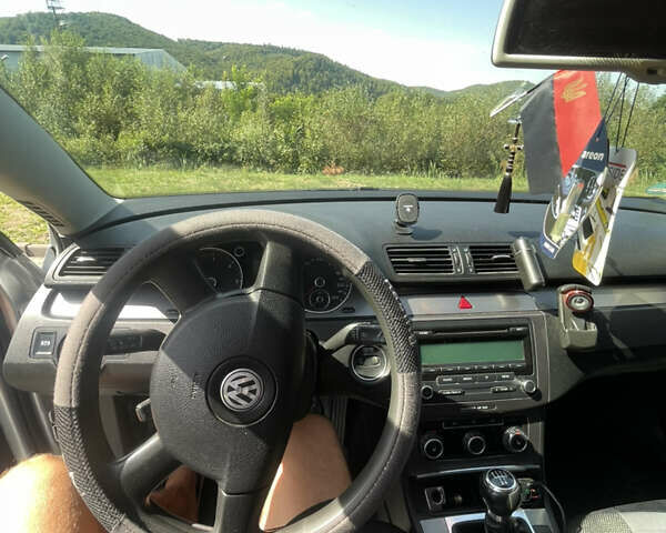 Серый Фольксваген Пассат, объемом двигателя 1.6 л и пробегом 300 тыс. км за 5000 $, фото 4 на Automoto.ua