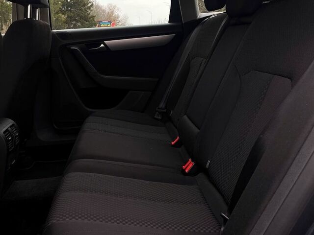 Серый Фольксваген Пассат, объемом двигателя 1.6 л и пробегом 286 тыс. км за 8890 $, фото 5 на Automoto.ua