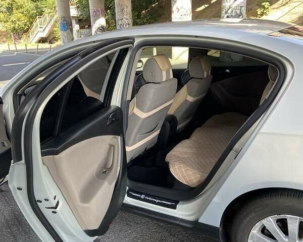 Сірий Фольксваген Пассат, об'ємом двигуна 2 л та пробігом 235 тис. км за 6200 $, фото 16 на Automoto.ua