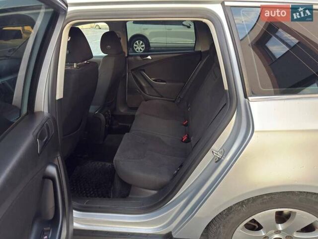 Сірий Фольксваген Пассат, об'ємом двигуна 1.6 л та пробігом 281 тис. км за 8350 $, фото 48 на Automoto.ua