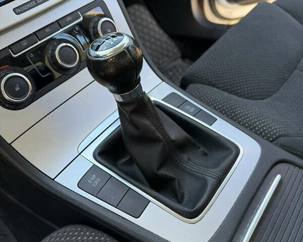 Серый Фольксваген Пассат, объемом двигателя 1.4 л и пробегом 239 тыс. км за 5450 $, фото 3 на Automoto.ua