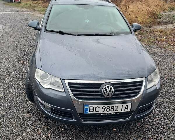 Серый Фольксваген Пассат, объемом двигателя 1.6 л и пробегом 232 тыс. км за 8136 $, фото 2 на Automoto.ua