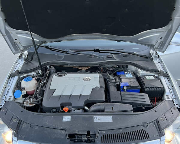 Сірий Фольксваген Пассат, об'ємом двигуна 2 л та пробігом 214 тис. км за 8300 $, фото 20 на Automoto.ua