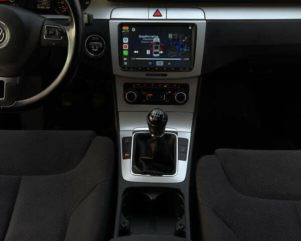 Сірий Фольксваген Пассат, об'ємом двигуна 1.6 л та пробігом 281 тис. км за 8350 $, фото 16 на Automoto.ua