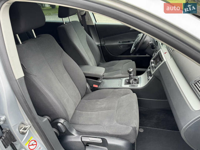 Серый Фольксваген Пассат, объемом двигателя 2 л и пробегом 236 тыс. км за 8800 $, фото 20 на Automoto.ua