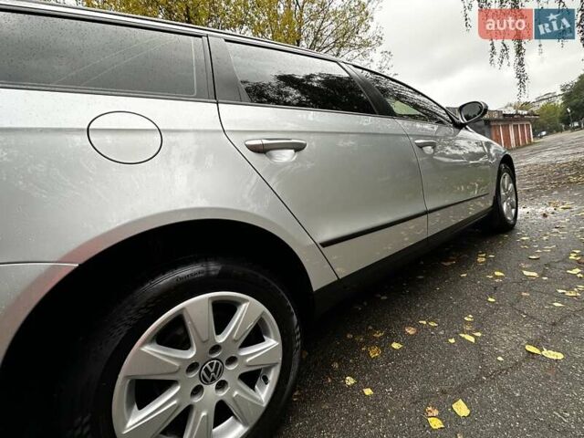 Фольксваген Пассат 2010 в Киеве на Automoto.ua Серый Фольксваген Пассат, объемом двигателя 2 л и пробегом 249 тыс. км за 6999 $, фото 13 на Automoto.ua