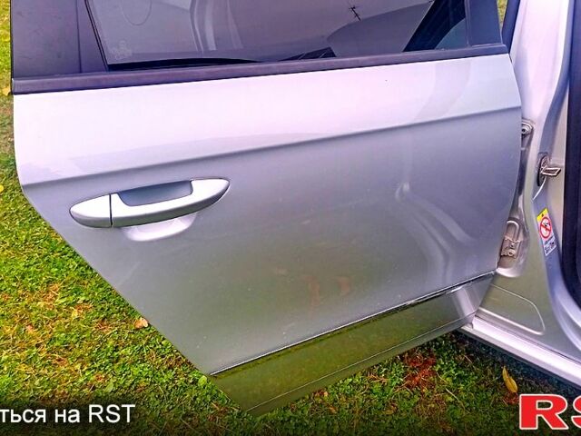 Фольксваген Пассат 2010 в Харькове на Automoto.ua Серый Фольксваген Пассат, объемом двигателя 1.6 л и пробегом 248 тыс. км за 5900 $, фото 3 на Automoto.ua