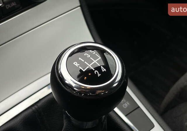 Серый Фольксваген Пассат, объемом двигателя 1.6 л и пробегом 245 тыс. км за 6500 $, фото 25 на Automoto.ua