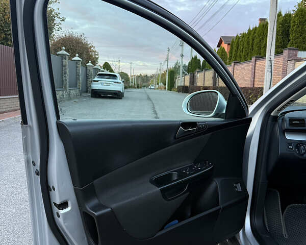 Фольксваген Пассат 2010 в Виннице на Automoto.ua Серый Фольксваген Пассат, объемом двигателя 1.97 л и пробегом 260 тыс. км за 6899 $, фото 20 на Automoto.ua