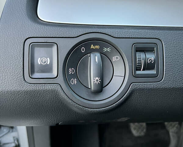 Сірий Фольксваген Пассат, об'ємом двигуна 2 л та пробігом 214 тис. км за 8300 $, фото 18 на Automoto.ua