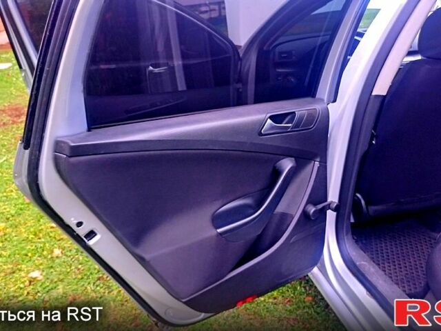 Фольксваген Пассат 2010 в Харькове на Automoto.ua Серый Фольксваген Пассат, объемом двигателя 1.6 л и пробегом 248 тыс. км за 5900 $, фото 6 на Automoto.ua