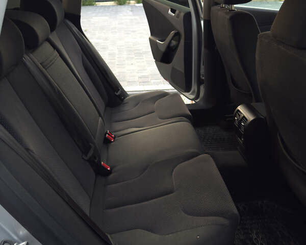 Сірий Фольксваген Пассат, об'ємом двигуна 1.6 л та пробігом 281 тис. км за 8350 $, фото 20 на Automoto.ua