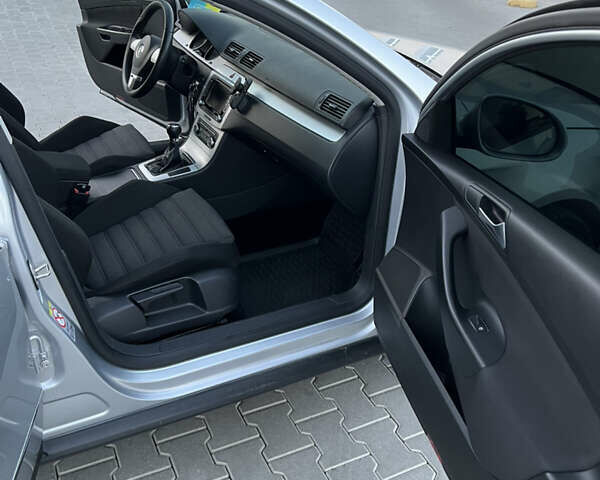 Сірий Фольксваген Пассат, об'ємом двигуна 2 л та пробігом 214 тис. км за 8300 $, фото 15 на Automoto.ua