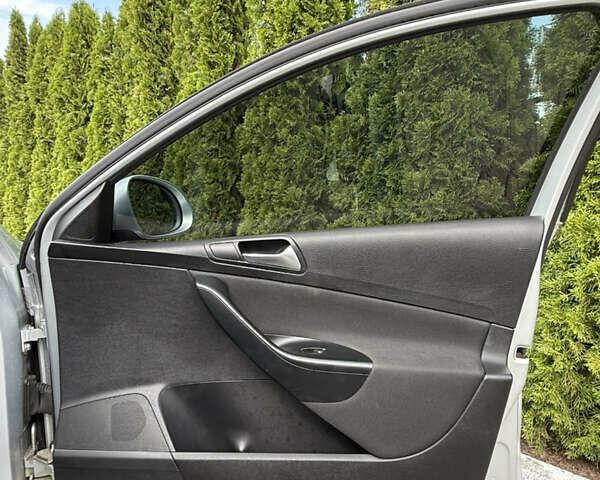 Серый Фольксваген Пассат, объемом двигателя 1.97 л и пробегом 350 тыс. км за 6999 $, фото 31 на Automoto.ua