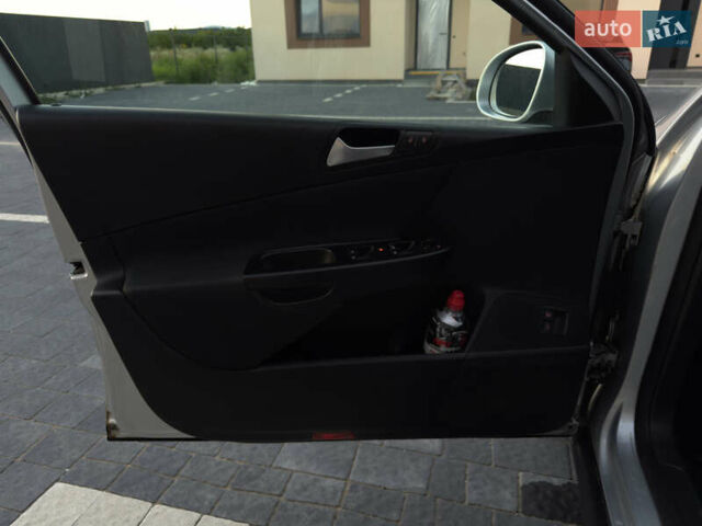 Сірий Фольксваген Пассат, об'ємом двигуна 1.6 л та пробігом 281 тис. км за 8350 $, фото 35 на Automoto.ua