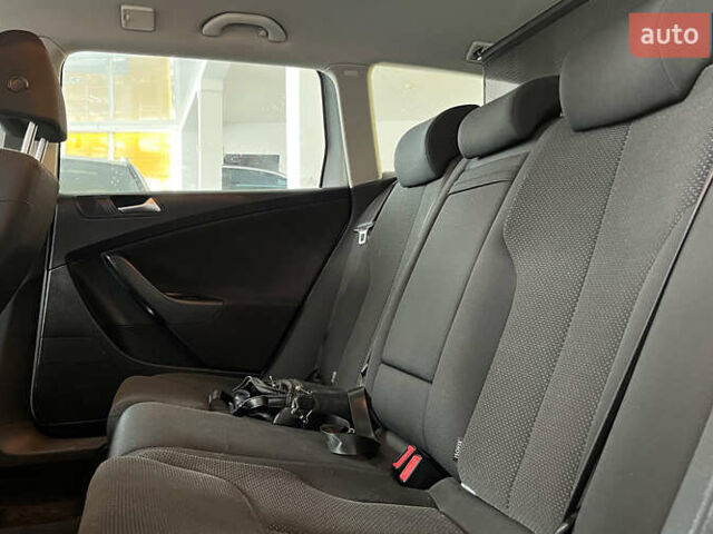 Серый Фольксваген Пассат, объемом двигателя 1.6 л и пробегом 286 тыс. км за 7000 $, фото 19 на Automoto.ua